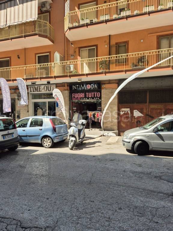 negozio in vendita a Napoli in zona Pianura