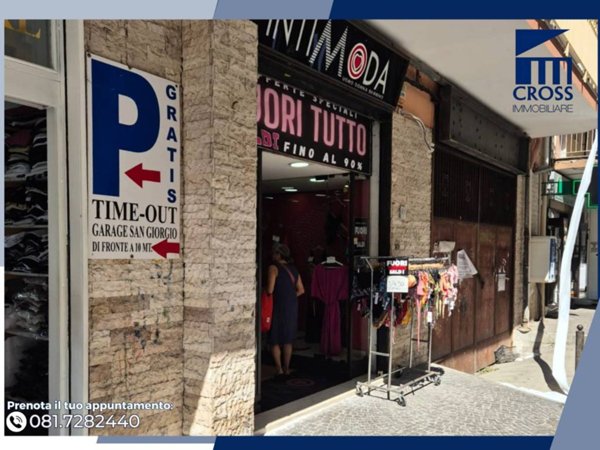negozio in vendita a Napoli in zona Soccavo