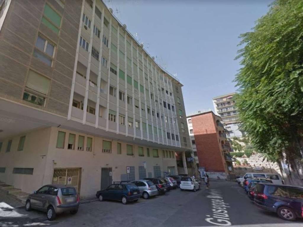 locale commerciale in vendita a Napoli in zona Chiaia