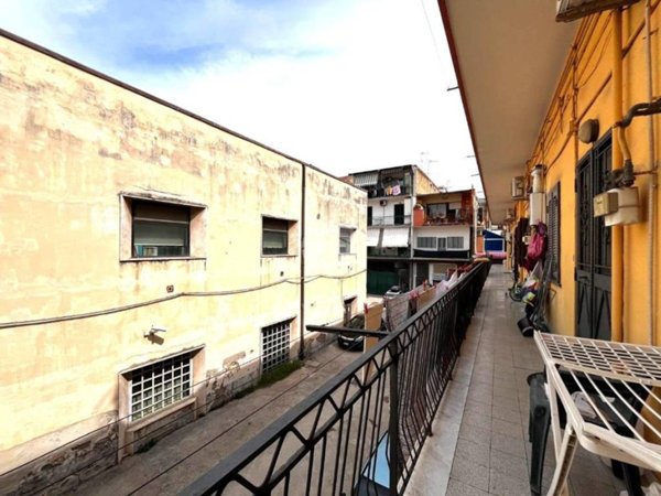 appartamento in vendita a Napoli in zona Barra