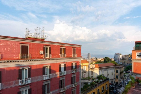 appartamento in vendita a Napoli in zona Chiaia