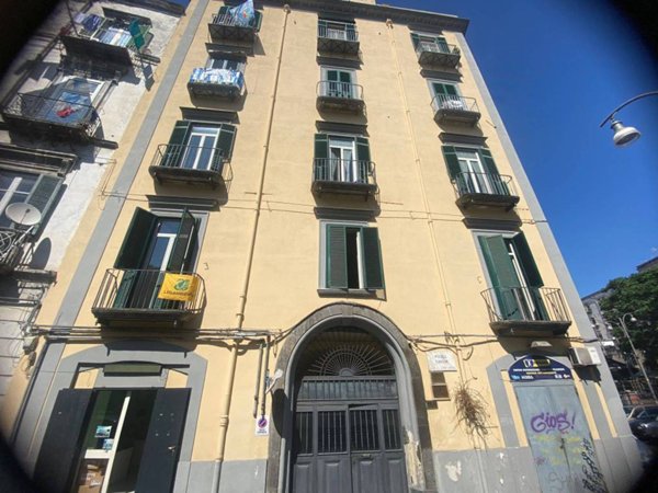 negozio in vendita a Napoli in zona Stella