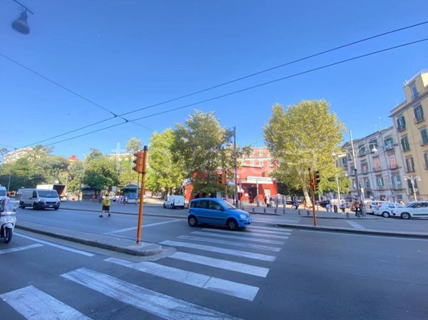 negozio in vendita a Napoli in zona Stella