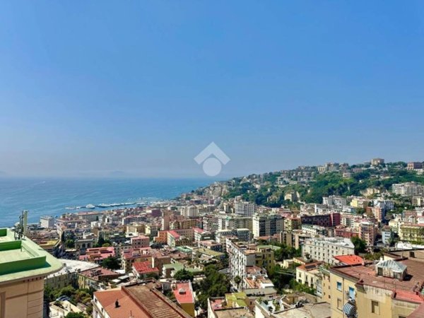 appartamento in vendita a Napoli in zona Chiaia
