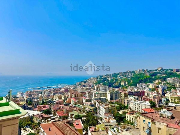 appartamento in vendita a Napoli in zona Chiaia