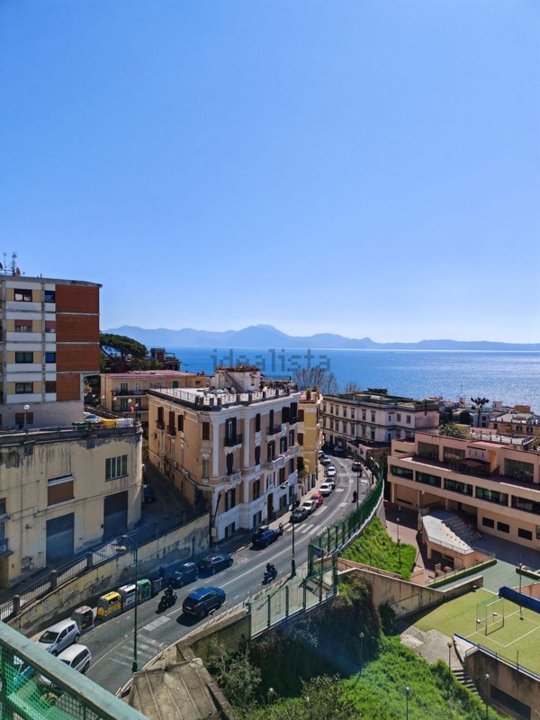 appartamento in vendita a Napoli in zona Chiaia