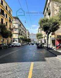 negozio in vendita a Napoli in zona Pendino / San Giuseppe