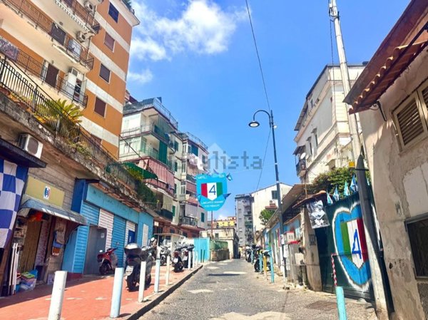 appartamento in vendita a Napoli in zona Stella