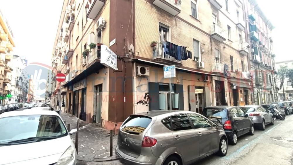 locale commerciale in vendita a Napoli