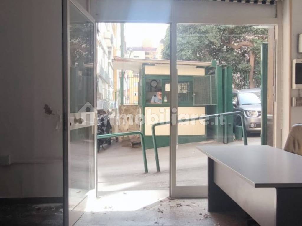 negozio in vendita a Napoli in zona Camaldoli