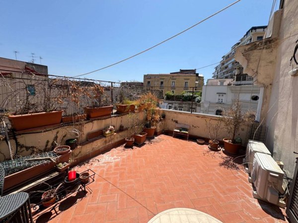 appartamento in vendita a Napoli in zona Chiaia