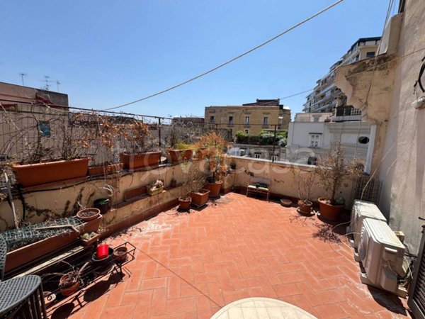 appartamento in vendita a Napoli in zona Chiaia