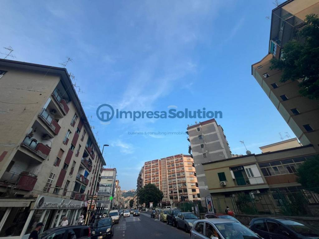 negozio in vendita a Napoli in zona Fuorigrotta