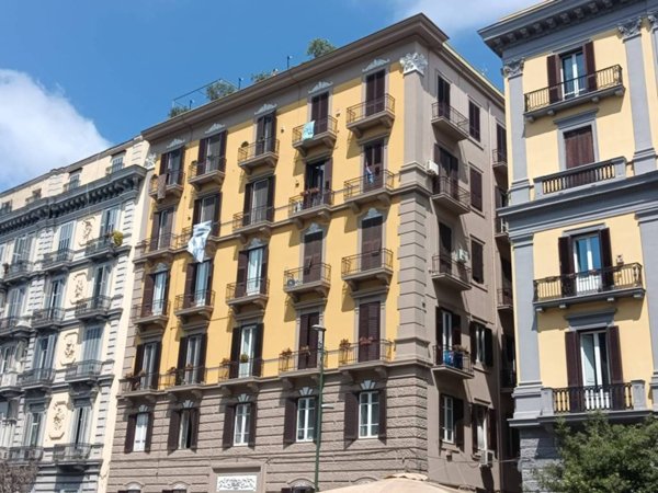 appartamento in vendita a Napoli in zona Chiaia