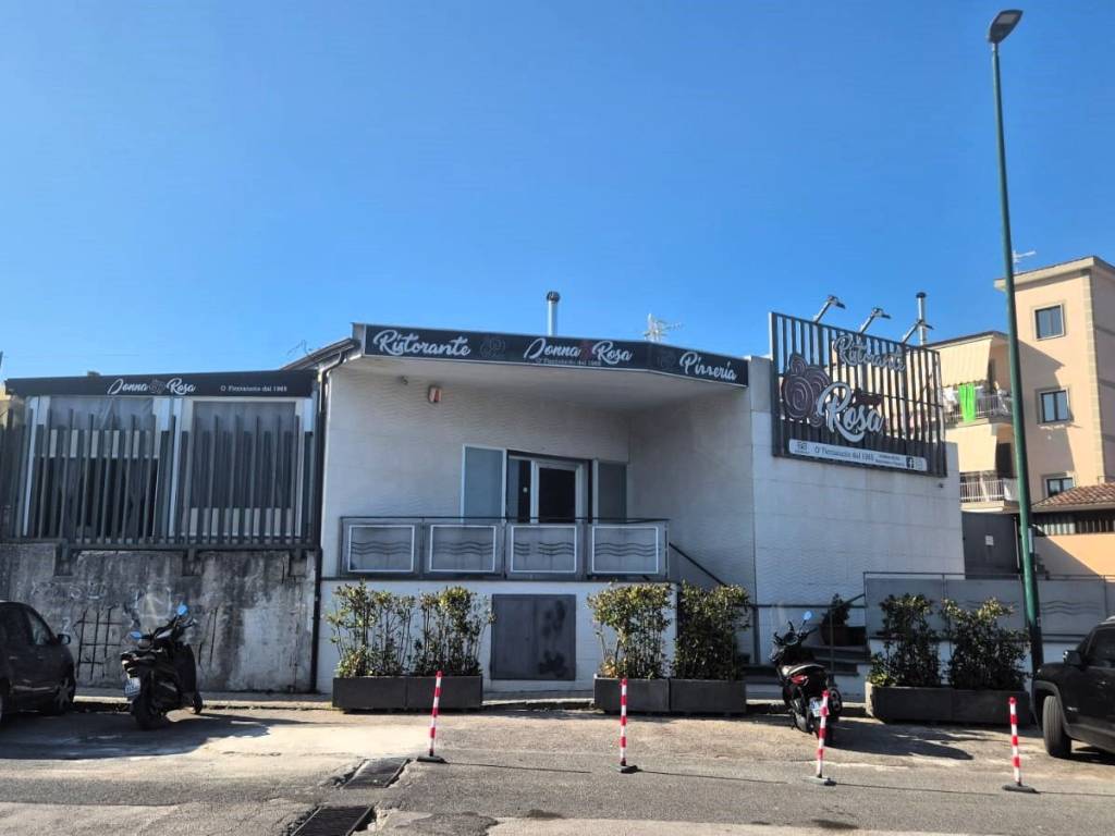 negozio in vendita a Napoli in zona Soccavo