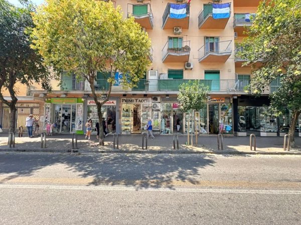 negozio in vendita a Napoli in zona Soccavo