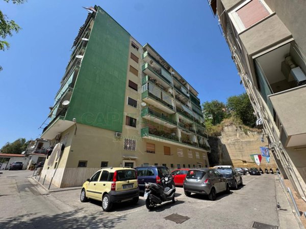 appartamento in vendita a Napoli in zona Bagnoli