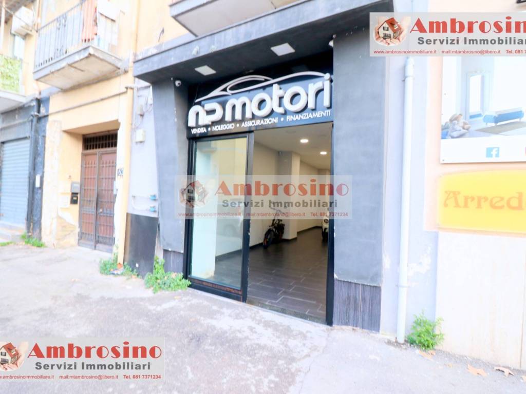negozio in vendita a Napoli in zona Capodichino