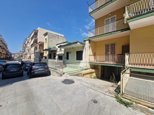 appartamento in vendita a Napoli in zona Pianura