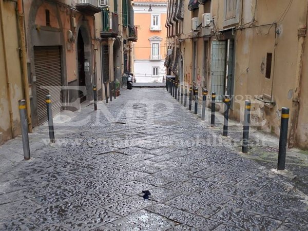 appartamento in vendita a Napoli in zona Chiaia