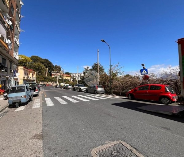 appartamento in vendita a Napoli in zona San Carlo all'Arena