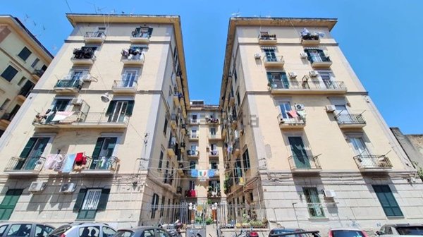 appartamento in vendita a Napoli in zona San Carlo all'Arena