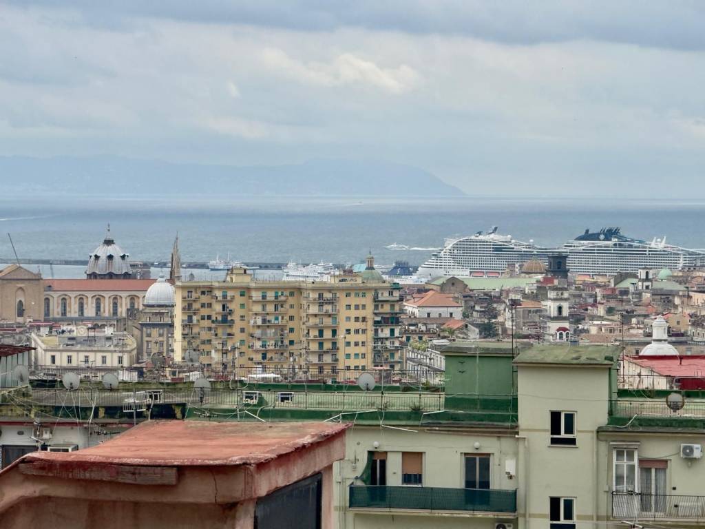 appartamento in vendita a Napoli in zona Stella