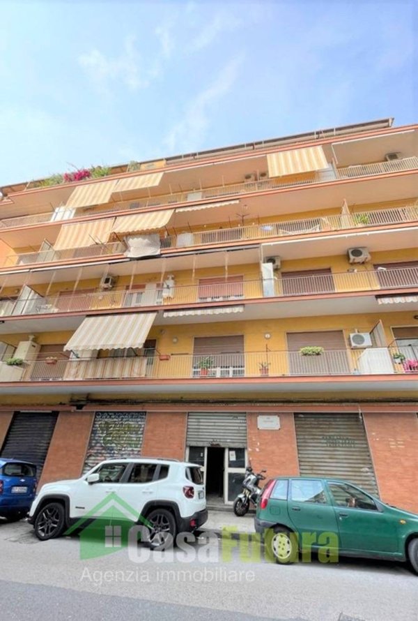 locale commerciale in vendita a Napoli