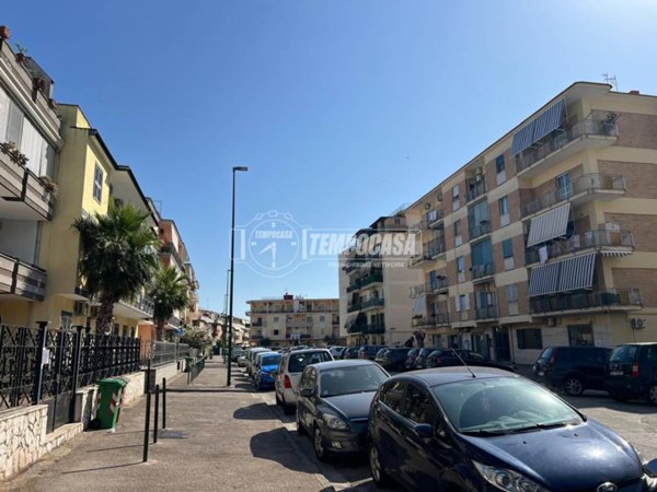ufficio in vendita a Napoli in zona Pianura