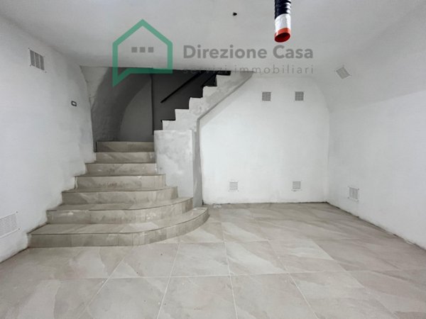 locale di sgombero in vendita a Napoli
