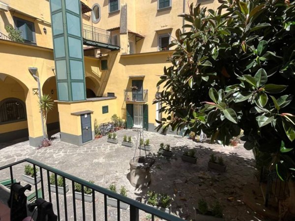 appartamento in vendita a Napoli in zona Chiaia