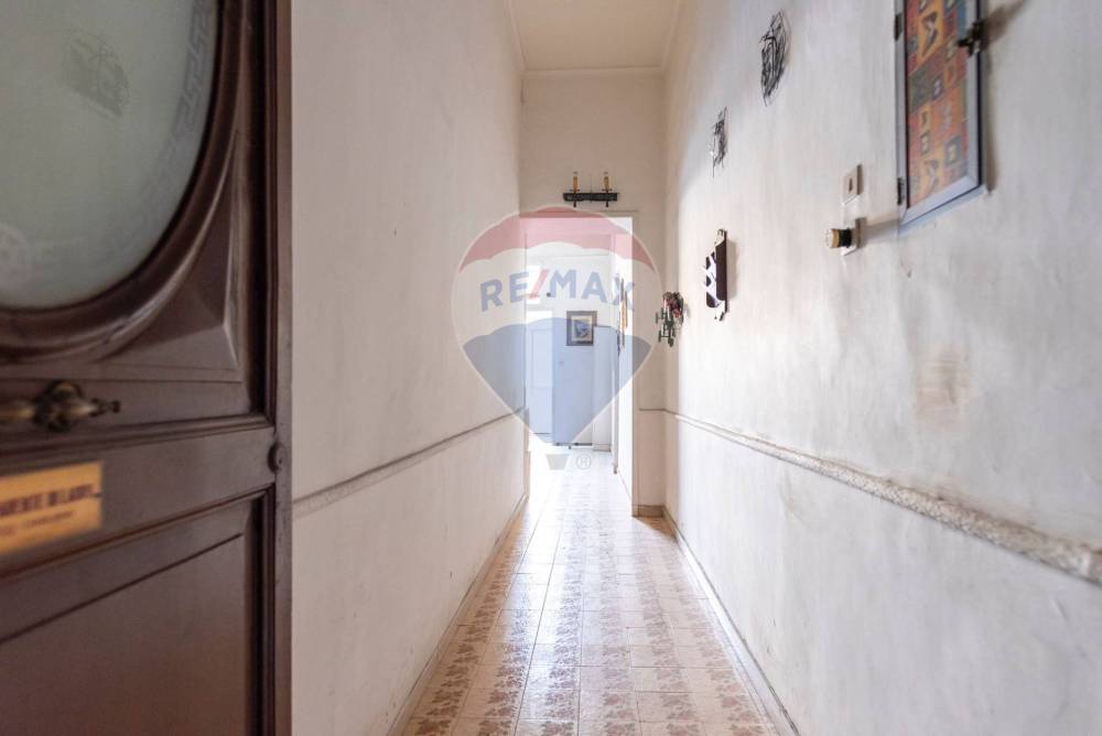 appartamento in vendita a Napoli in zona Chiaia