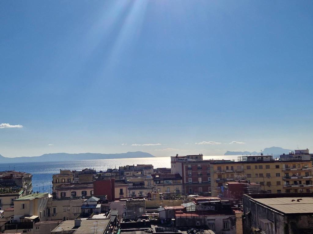 appartamento in vendita a Napoli in zona Chiaia