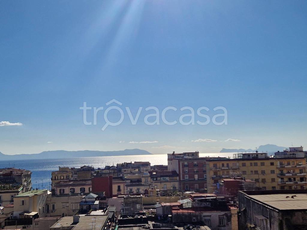 appartamento in vendita a Napoli in zona Chiaia