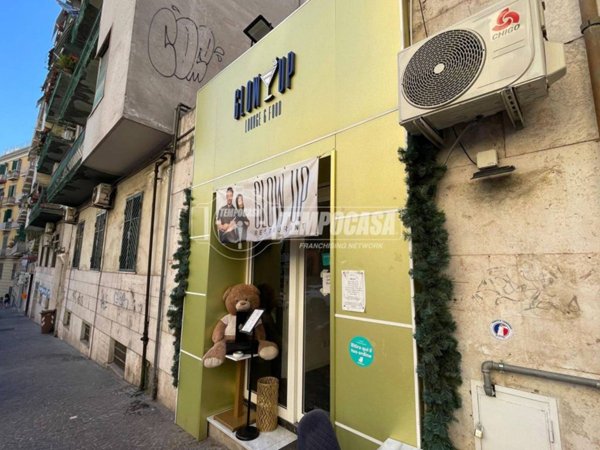 negozio in vendita a Napoli in zona Arenella