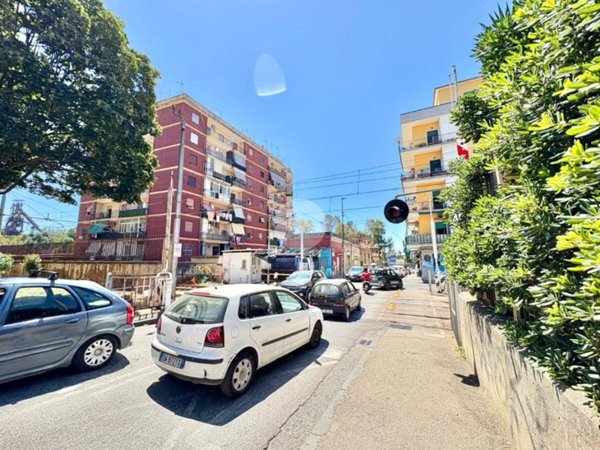 appartamento in vendita a Napoli in zona Bagnoli
