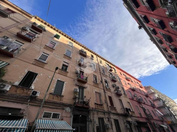 appartamento in vendita a Napoli in zona San Carlo all'Arena