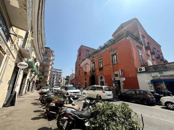 negozio in vendita a Napoli in zona Fuorigrotta