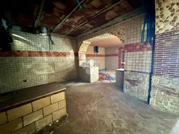 negozio in vendita a Napoli in zona Secondigliano