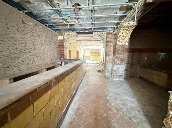 negozio in vendita a Napoli in zona Secondigliano