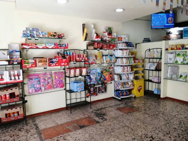 negozio in vendita a Napoli in zona Piscinola