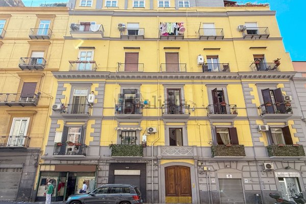 appartamento in vendita a Napoli in zona Chiaia