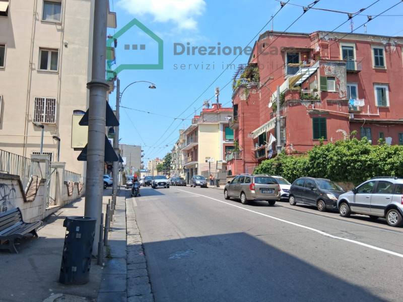 negozio in vendita a Napoli in zona Capodimonte / Colli Aminei