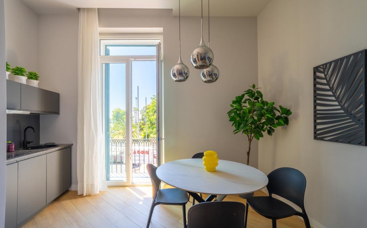 appartamento in vendita a Napoli in zona Chiaia