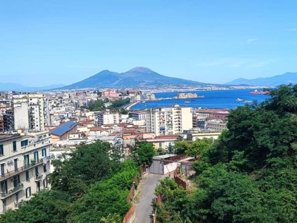 appartamento in vendita a Napoli in zona Chiaia