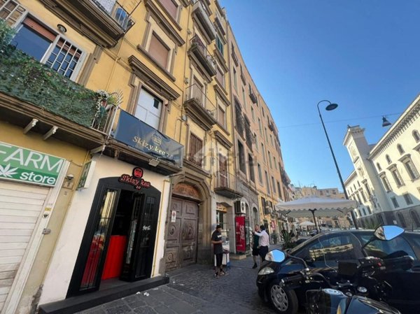 locale commerciale in vendita a Napoli in zona San Lorenzo