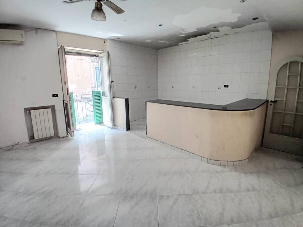 appartamento in vendita a Napoli in zona Chiaia