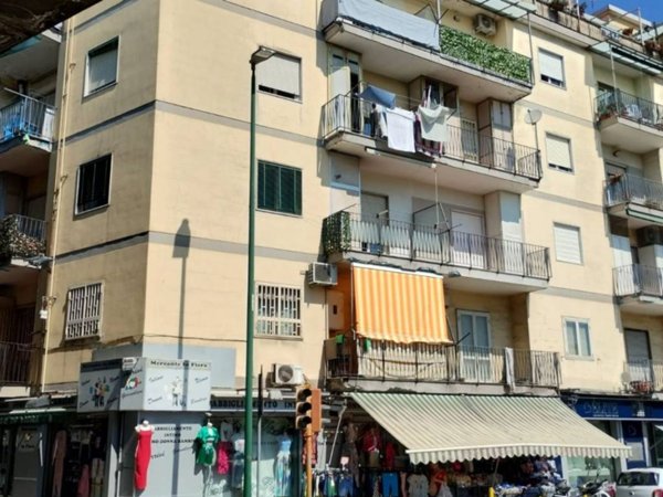 negozio in vendita a Napoli in zona Capodimonte / Colli Aminei