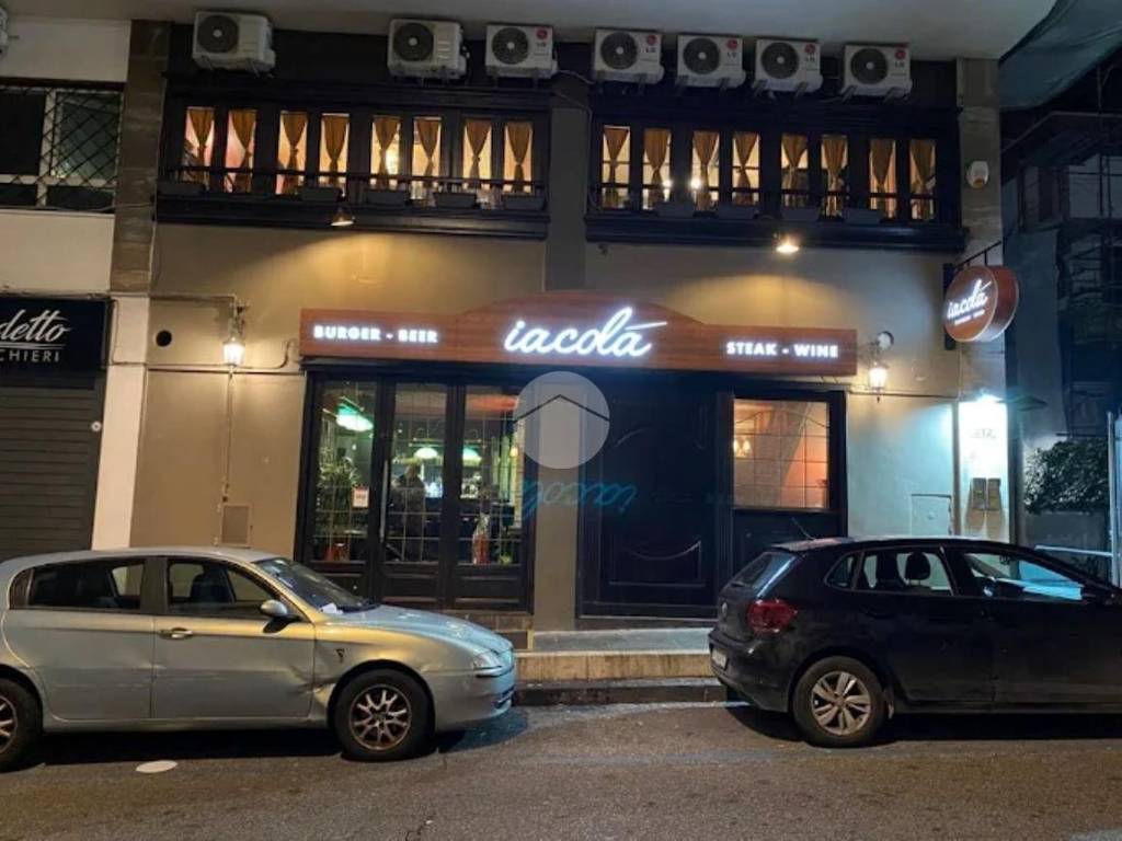 negozio in vendita a Napoli in zona Vomero