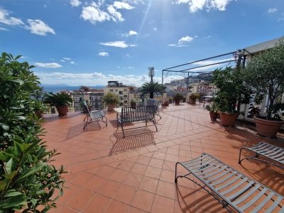 appartamento in vendita a Napoli in zona Chiaia